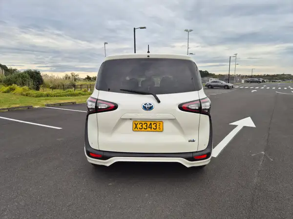 2017 Toyota Sienta Hybrid G - Package 1500cc | 7 Seater Carousel 4