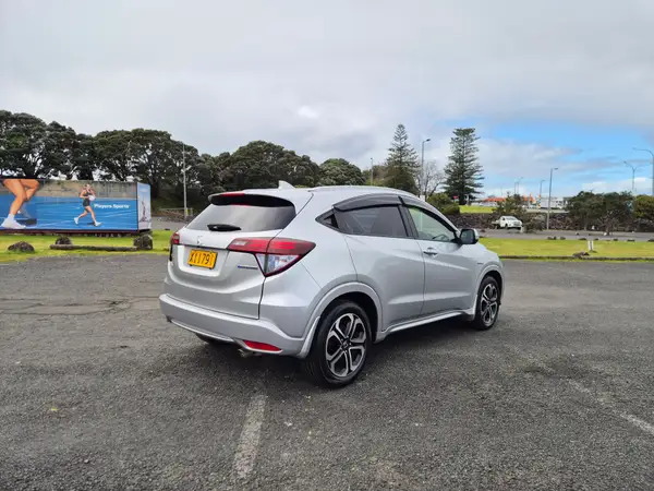 2014 Honda Vezel Z Hybrid Carousel 3