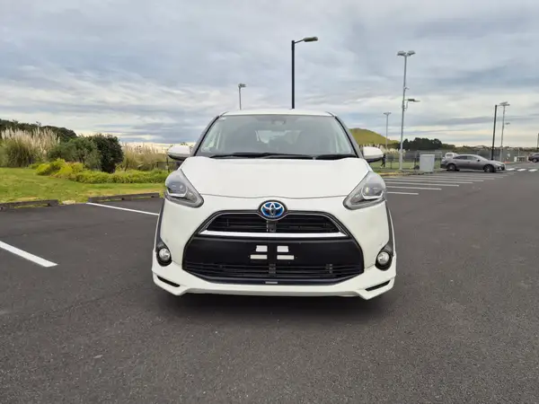 2017 Toyota Sienta Hybrid G - Package 1500cc | 7 Seater Carousel 1
