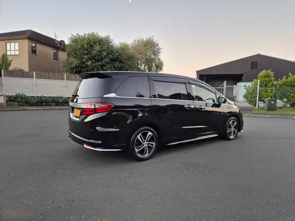 2017 Honda Odyssey Absolute x | 2400cc Petrol | 8 Seater | Fresh Import Carousel 4