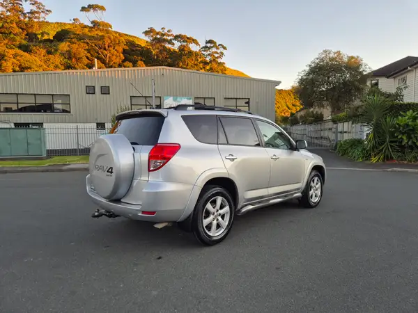 Toyota RAV 4 | Limited Wagon 4A | 2400cc | 4WD Carousel 3
