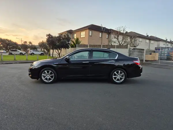 2017 Honda Accord Hybrid LX Carousel 8