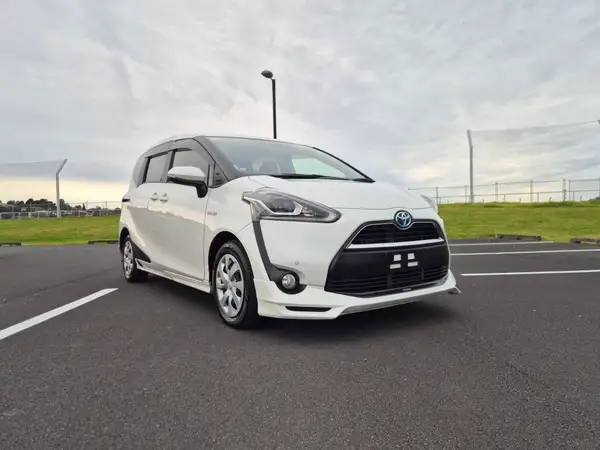 2017 Toyota Sienta Hybrid G - Package 1500cc | 7 Seater Carousel 5