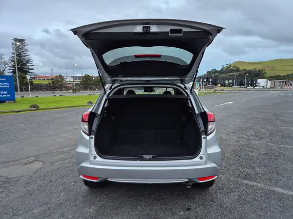 2015 Honda Vezel Z Hybrid Carousel 11