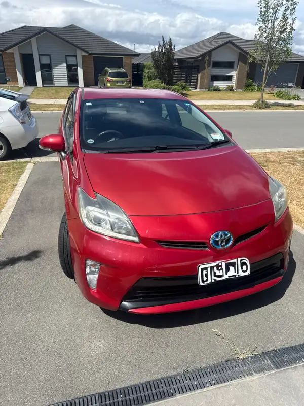 Toyota Prius 2014 Carousel 2
