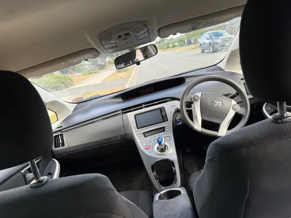 Toyota Prius 2014 Carousel 9