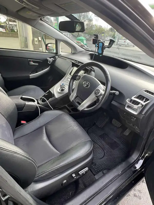 Toyota Prius 2013 Carousel 4