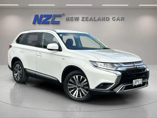 🚀2018 Mitsubishi outlander  2.0p + nz new + 7 seater + apple car play🚀