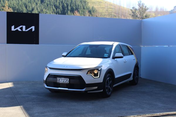 2023 Kia Niro PHEV Light 1.6L Carousel 5