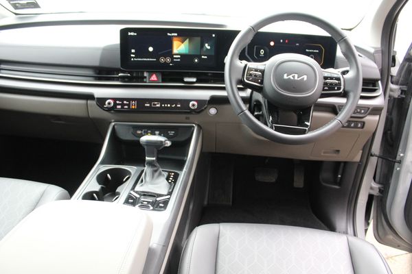 2025 Kia Carnival Deluxe 2.2L Turbo Diesel 8 Speed Auto Carousel 13