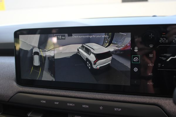 2026 Kia EV3 Earth 2WD LR Carousel 14