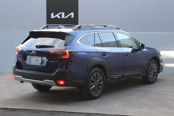 2024 Subaru Outback Sport 2.5 AWD Auto Carousel 2