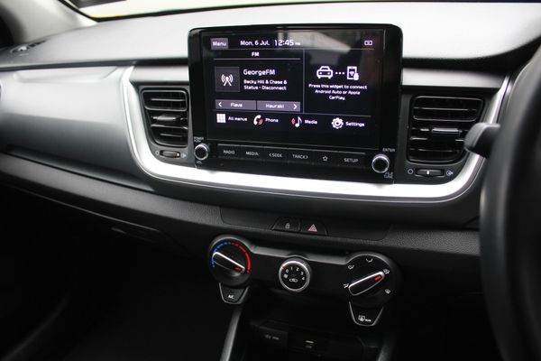 2022 Kia Stonic LX 1.4P Carousel 13