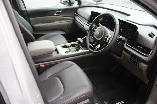 2025 Kia Carnival Deluxe 2.2L Turbo Diesel 8 Speed Auto Carousel 12
