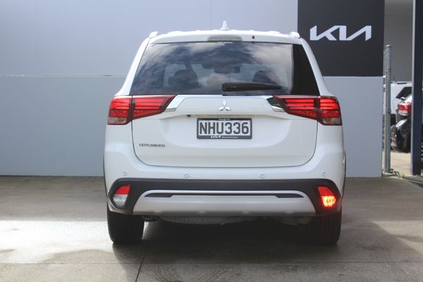 2021 Mitsubishi Outlander LS 2.4 2WD 7-SEAT Carousel 3