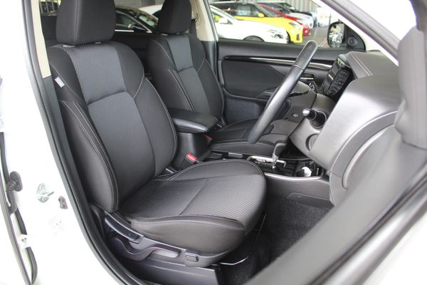 2021 Mitsubishi Outlander LS 2.4 2WD 7-SEAT Carousel 8