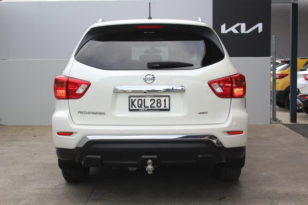 2017 Nissan Pathfinder ST-L 3.5 4WD Auto Carousel 3