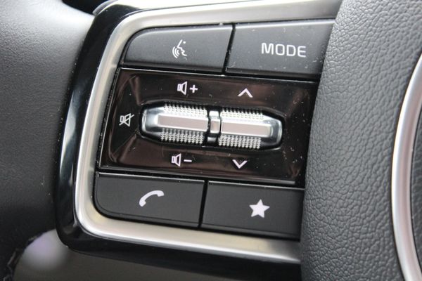 2025 Kia Carnival Deluxe 2.2L Turbo Diesel 8 Speed Auto Carousel 18