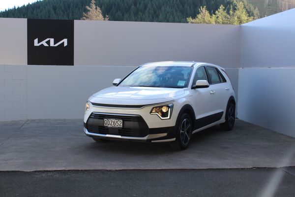 2023 Kia Niro PHEV Light 1.6L Carousel 1