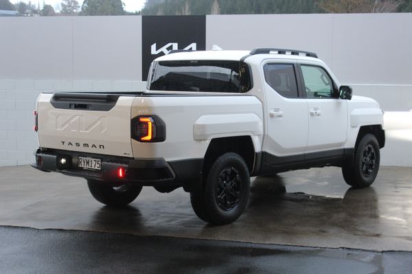 2026 Kia Tasman X-Pro 2.2 Diesel 4WD Dual Cab Wellside Carousel 2
