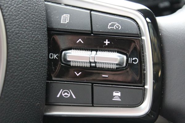 2025 Kia Carnival Deluxe 2.2L Turbo Diesel 8 Speed Auto Carousel 19