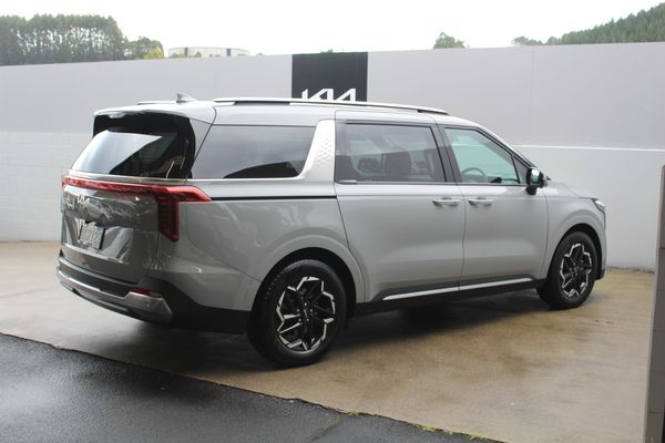2025 Kia Carnival Deluxe 2.2L Turbo Diesel 8 Speed Auto Carousel 1