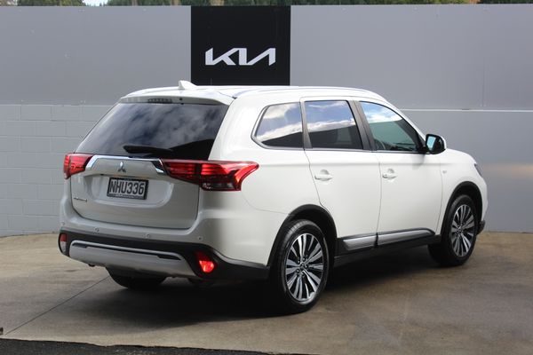 2021 Mitsubishi Outlander LS 2.4 2WD 7-SEAT Carousel 2
