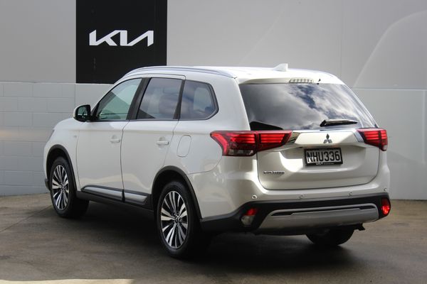 2021 Mitsubishi Outlander LS 2.4 2WD 7-SEAT Carousel 4