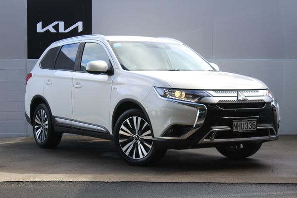 2021 Mitsubishi Outlander LS 2.4 2WD 7-SEAT