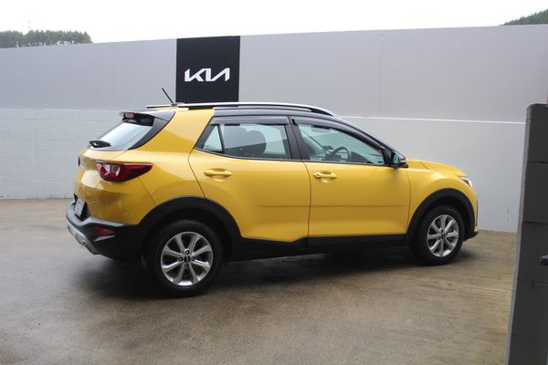 2022 Kia Stonic LX 1.4P Carousel 1