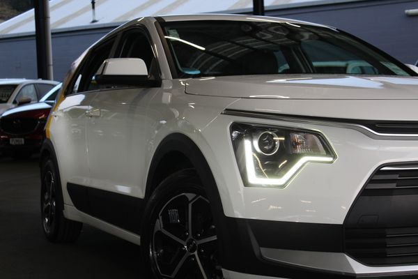 2023 Kia Niro PHEV Light 1.6L Carousel 6