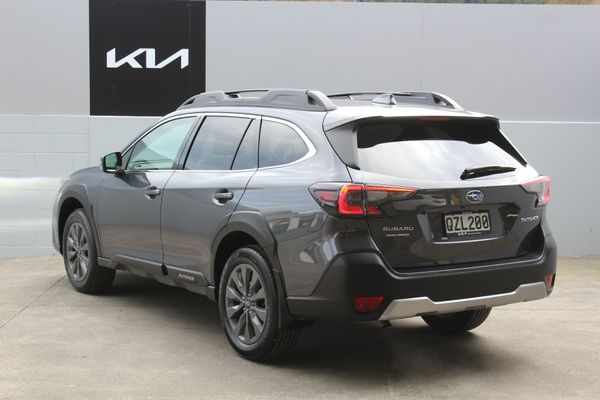 2024 Subaru Outback Sport 2.5 AWD Auto Carousel 4