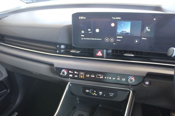 2025 Kia Carnival Premium 2.2L Turbo Diesel 8-Seat Carousel 12