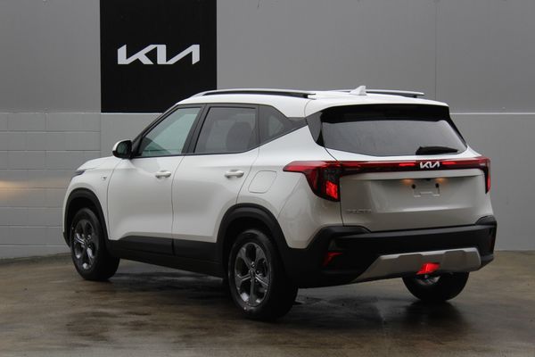 2026 Kia Seltos LX 2.0 SUV Carousel 2