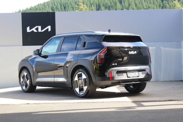 2026 Kia EV3 Earth 2WD LR Carousel 3