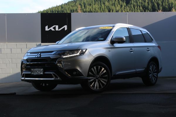 2020 Mitsubishi Outlander LS 2.4 4WD Auto Carousel 1