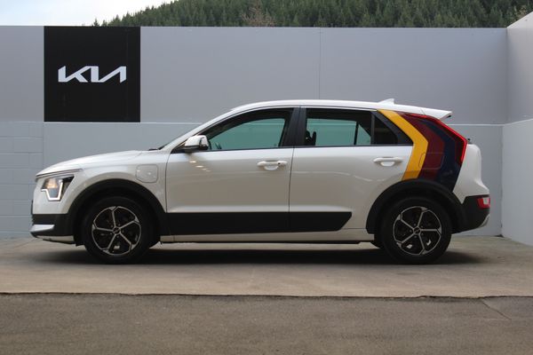 2023 Kia Niro PHEV Light 1.6L Carousel 1
