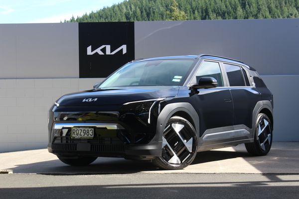 2026 Kia EV3 Earth 2WD LR Carousel 1