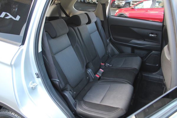 2020 Mitsubishi Outlander LS 2.4 4WD Auto Carousel 8