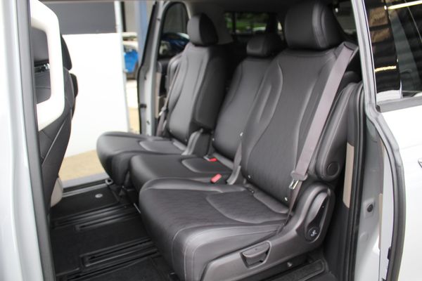 2025 Kia Carnival Deluxe 2.2L Turbo Diesel 8 Speed Auto Carousel 11