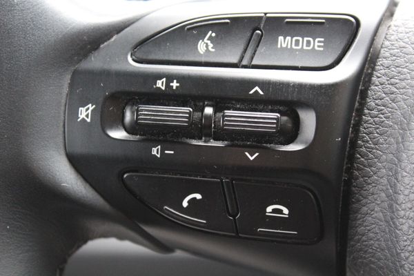 2022 Kia Stonic LX 1.4P Carousel 11