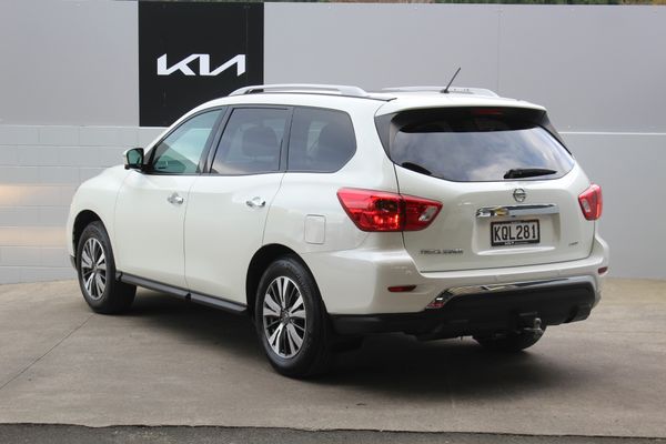 2017 Nissan Pathfinder ST-L 3.5 4WD Auto Carousel 4
