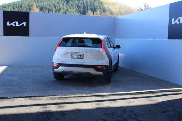 2023 Kia Niro PHEV Light 1.6L Carousel 7