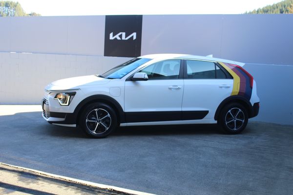 2023 Kia Niro PHEV Light 1.6L Carousel 1