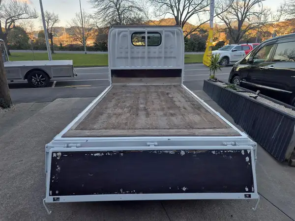 1997 Nissan Atlas 2.5D - Flatdeck - 3seater Carousel 8