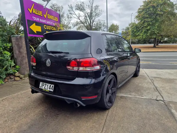 2013 Volkswagen Golf GTI Carousel 4