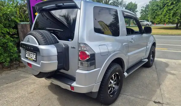 2013 Mitsubishi Pajero 3.2TD 4×4 Hi/Low SWB Carousel 3