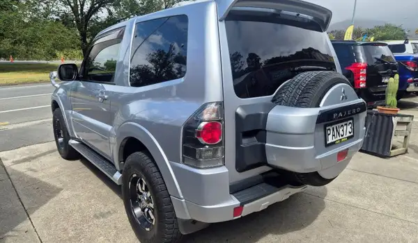 2013 Mitsubishi Pajero 3.2TD 4×4 Hi/Low SWB Carousel 2