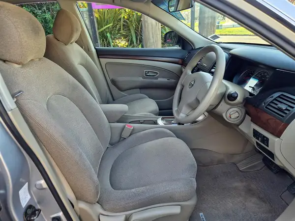 2006 Nissan Bluebird SYLPHY Carousel 1