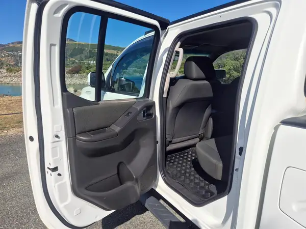 2013 Nissan Navara D/C 2.5D 4WD ST-X AT Carousel 3